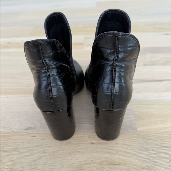 Steve Madden Sleek Black Ankle Booties - Picture 4 of 7